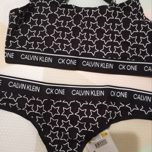 CALVIN KLEIN BRA AND MATCHING THONG SIZE M - Picture 5 of 8